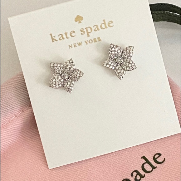 SALE❤️Kate spade flower stud earrings - Picture 3 of 5